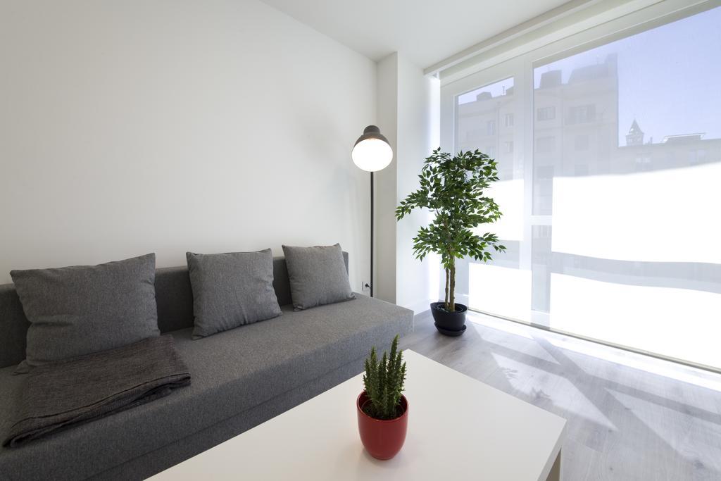 Pension T5 Donostia Suites San Sebastian Room photo
