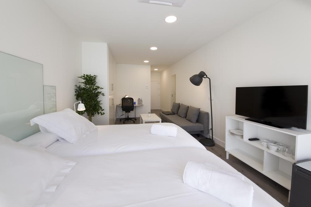Pension T5 Donostia Suites San Sebastian Room photo